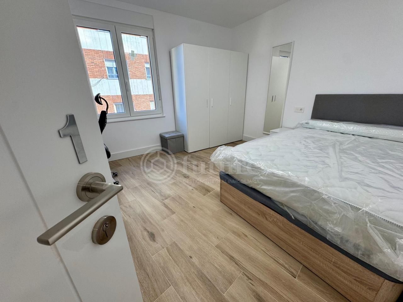 Dormitori de Pis per a compartir en Salamanca Capital amb Calefacció, Moblat i Balcó