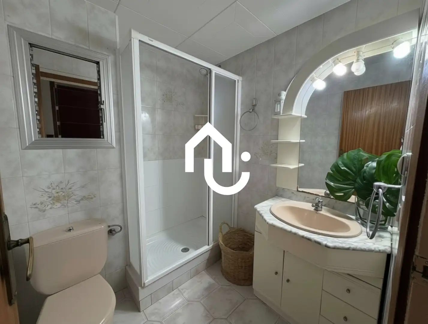 Baño de Piso en venta en Santa Coloma de Gramenet con Balcón