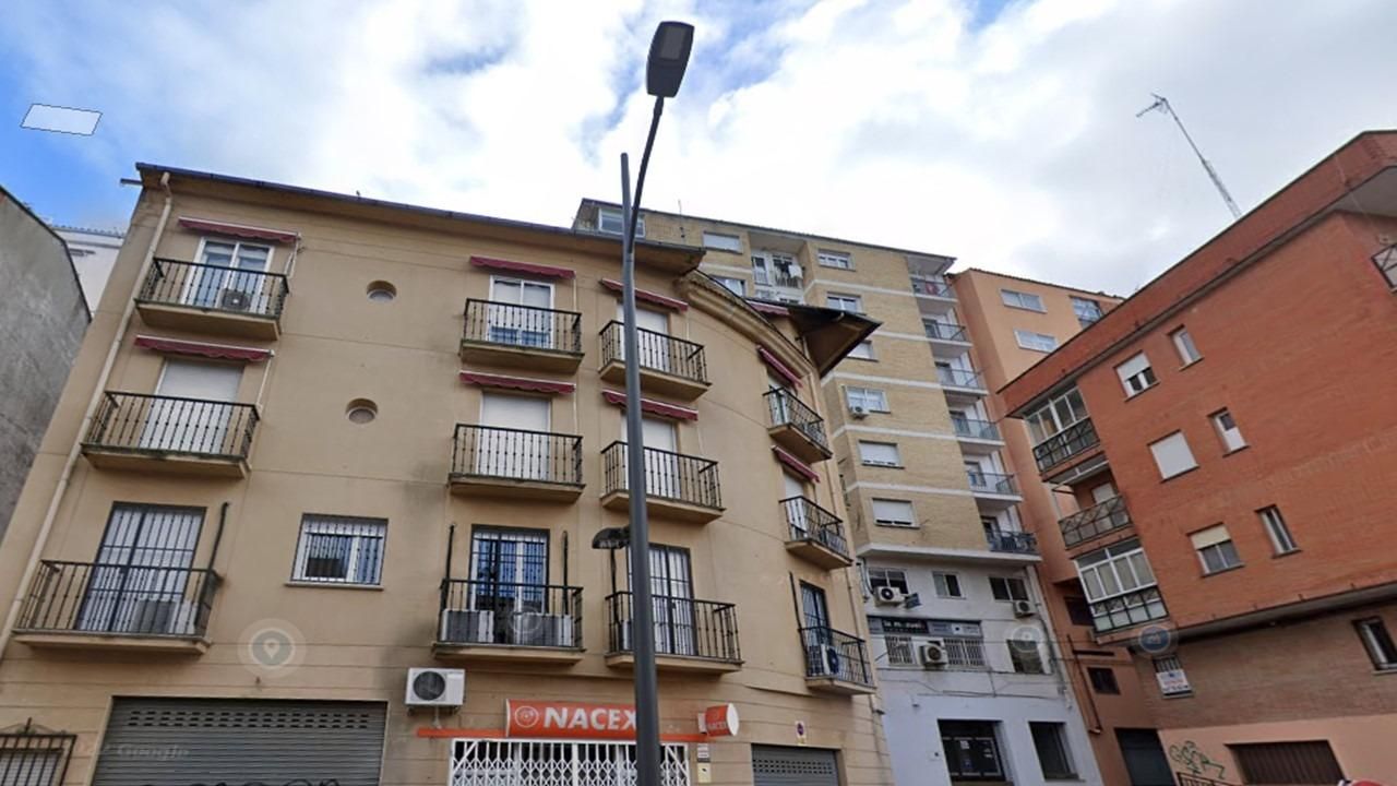 Vista exterior de Pis en venda en Plasencia amb Calefacció