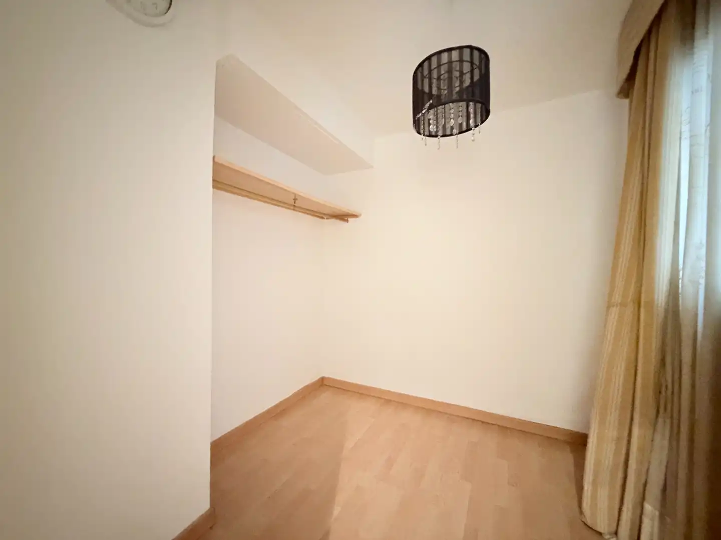 Dormitori de Pis en venda en Sevilla amb Aire condicionat i Balcó