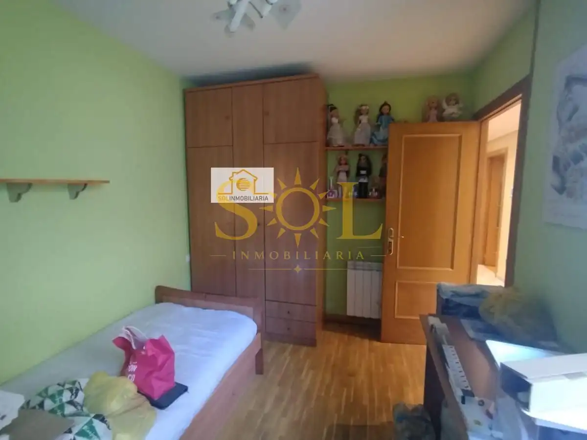 Habitación de Piso en venta en Ponferrada con Calefacción, Parquet y Trastero