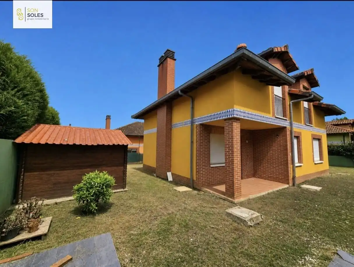Vista exterior de Casa o xalet en venda en Camargo amb Calefacció, Jardí privat i Balcó