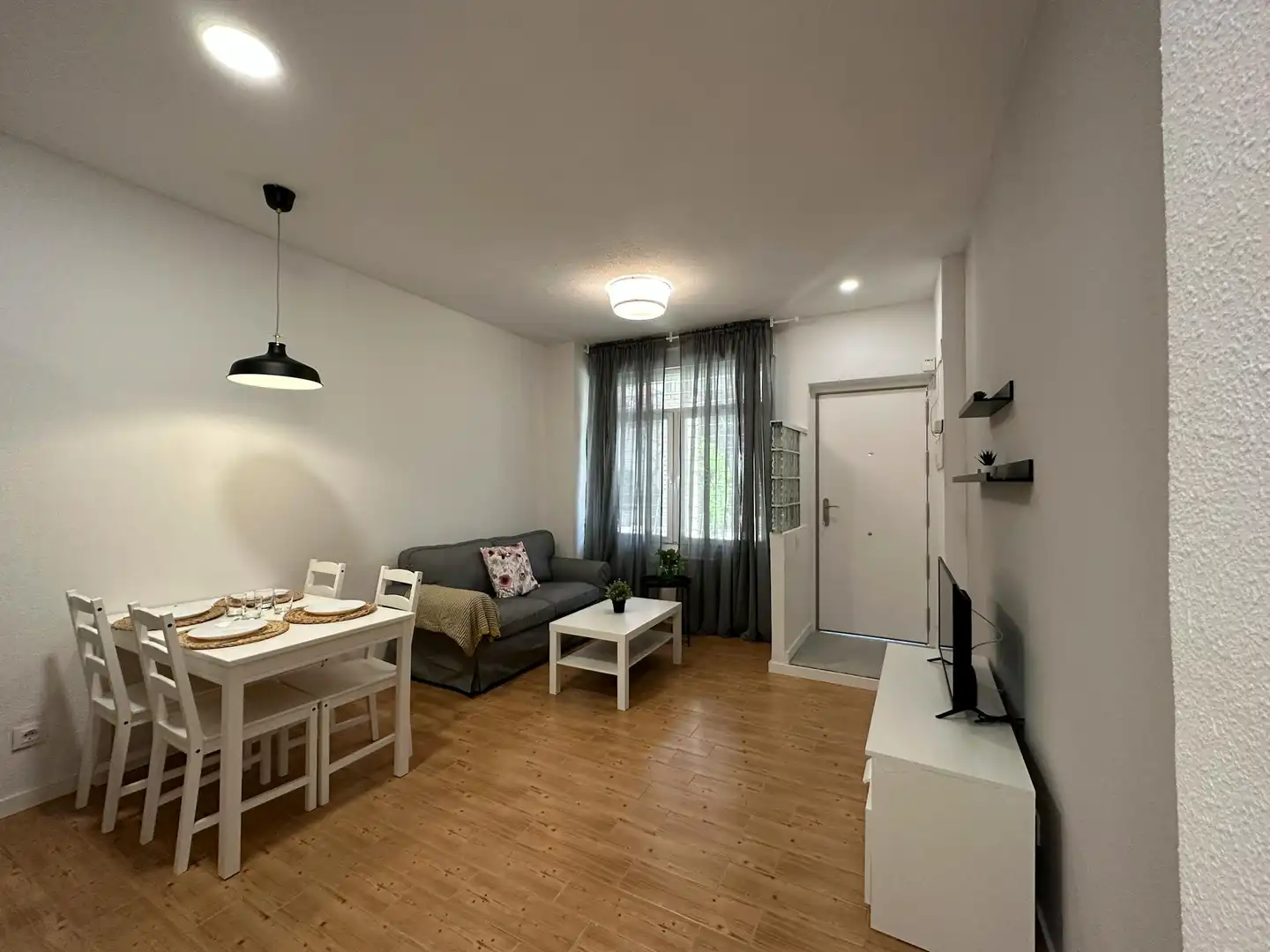 Living room of Flat for rent in Madrid  with Heating, Furnished and Washing machine