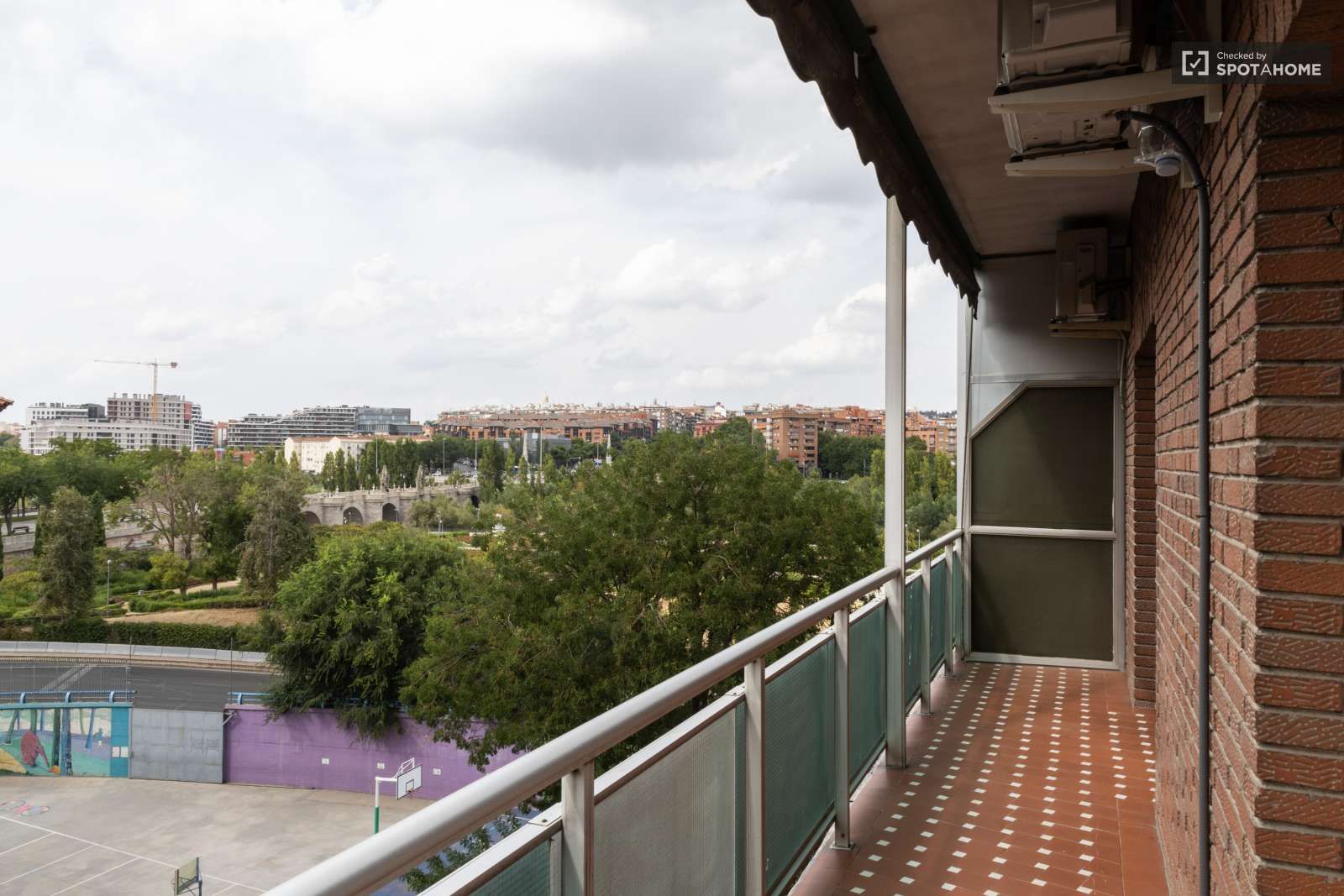 Terrace of Flat to share in  Madrid Capital  with Air Conditioner and Terrace