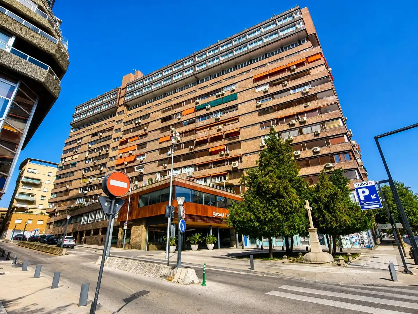 Vista exterior de Piso en venta en Granada con Jardín privado, Parquet y Piscina comunitaria