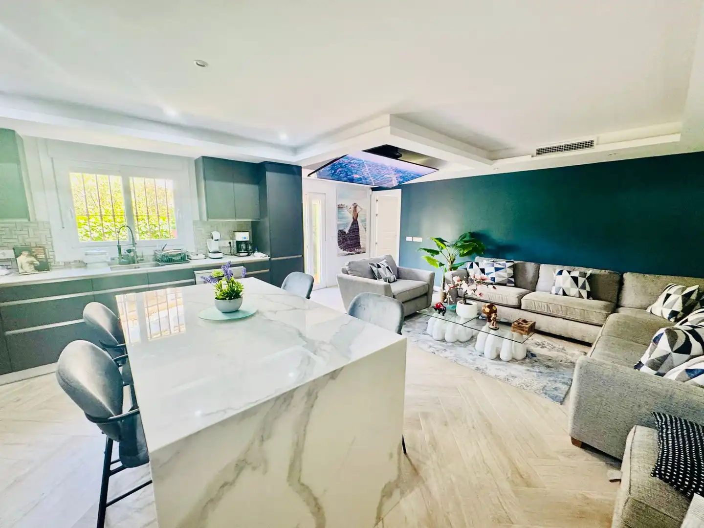 Sala de estar de Planta baja en venta en Fuengirola con Aire acondicionado, Parquet y Terraza