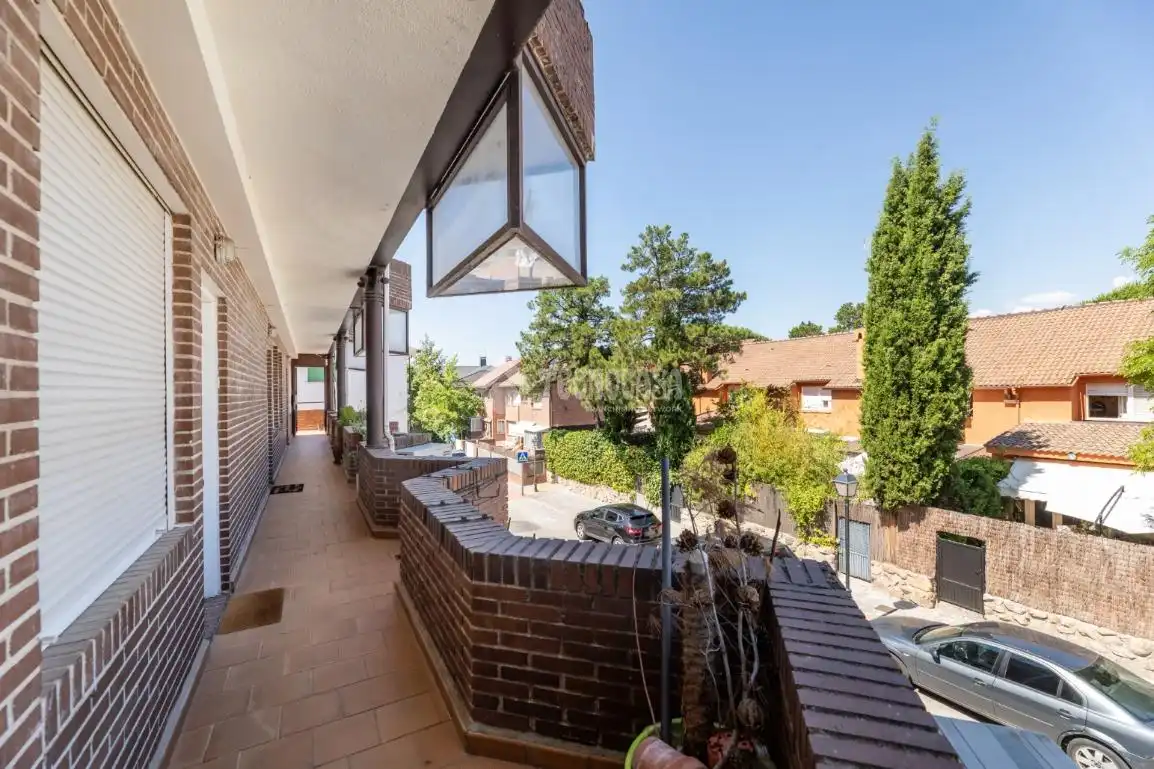 Terraza de Piso en venta en Torrelodones con Aire acondicionado