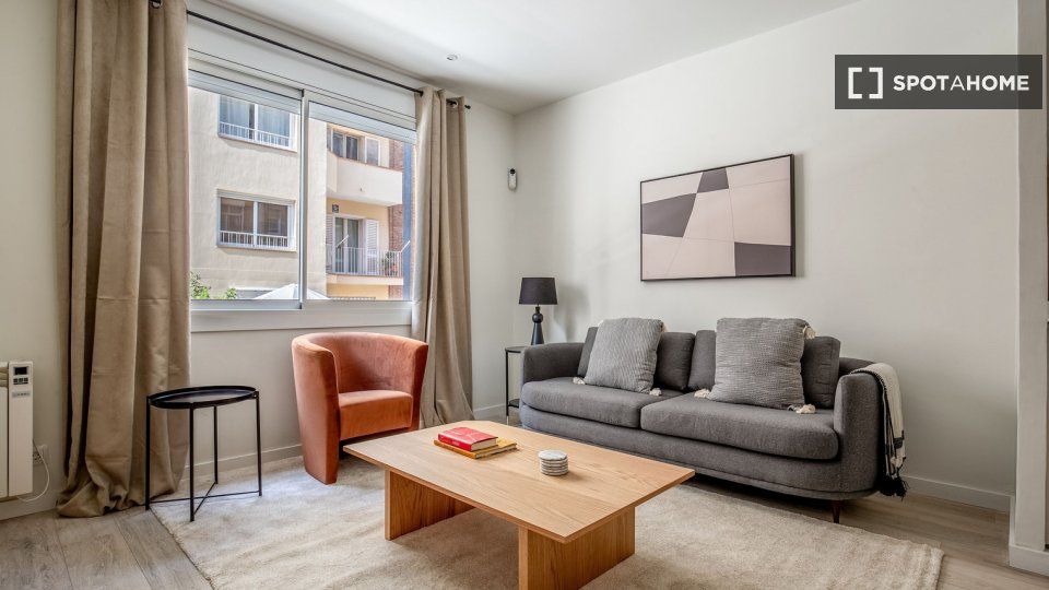 Sala de estar de Piso de alquiler en  Barcelona Capital con Aire acondicionado, Calefacción y Amueblado