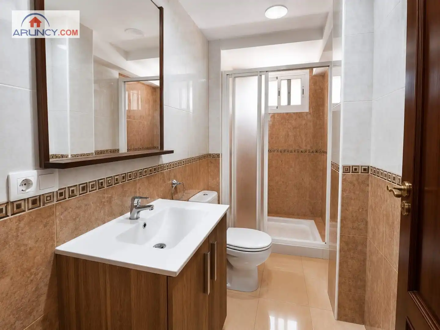 Baño de Piso en venta en Sevilla con Aire acondicionado, Terraza y Amueblado