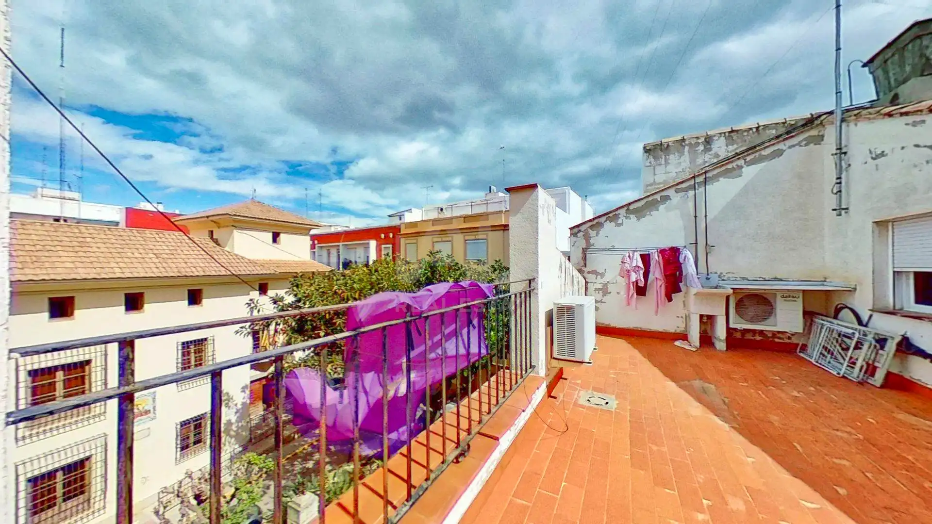 Vista exterior de Pis en venda en Sagunto / Sagunt amb Aire condicionat, Calefacció i Terrassa