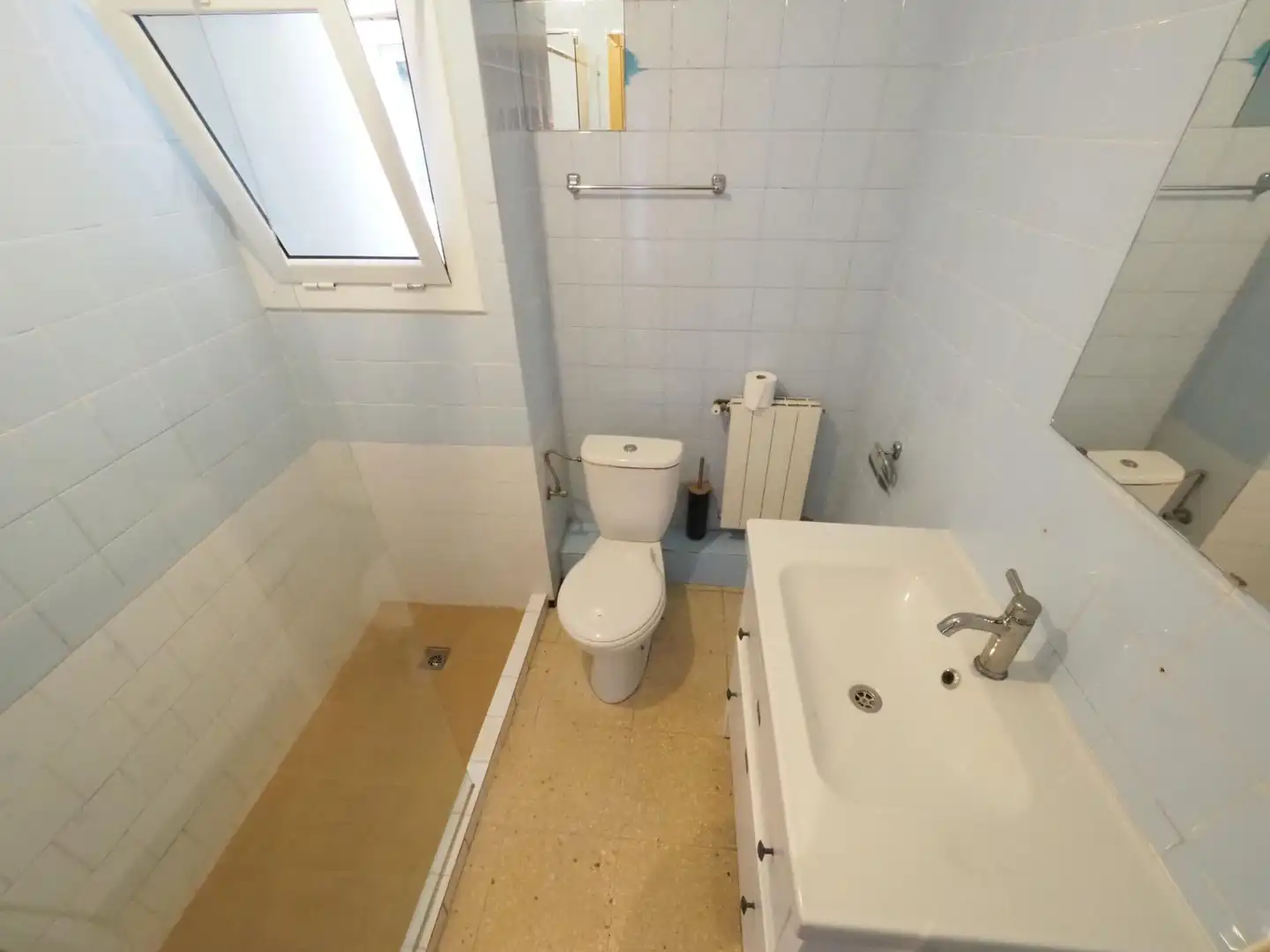 Bany de Pis en venda en Castelldefels amb Calefacció, Parquet i Balcó