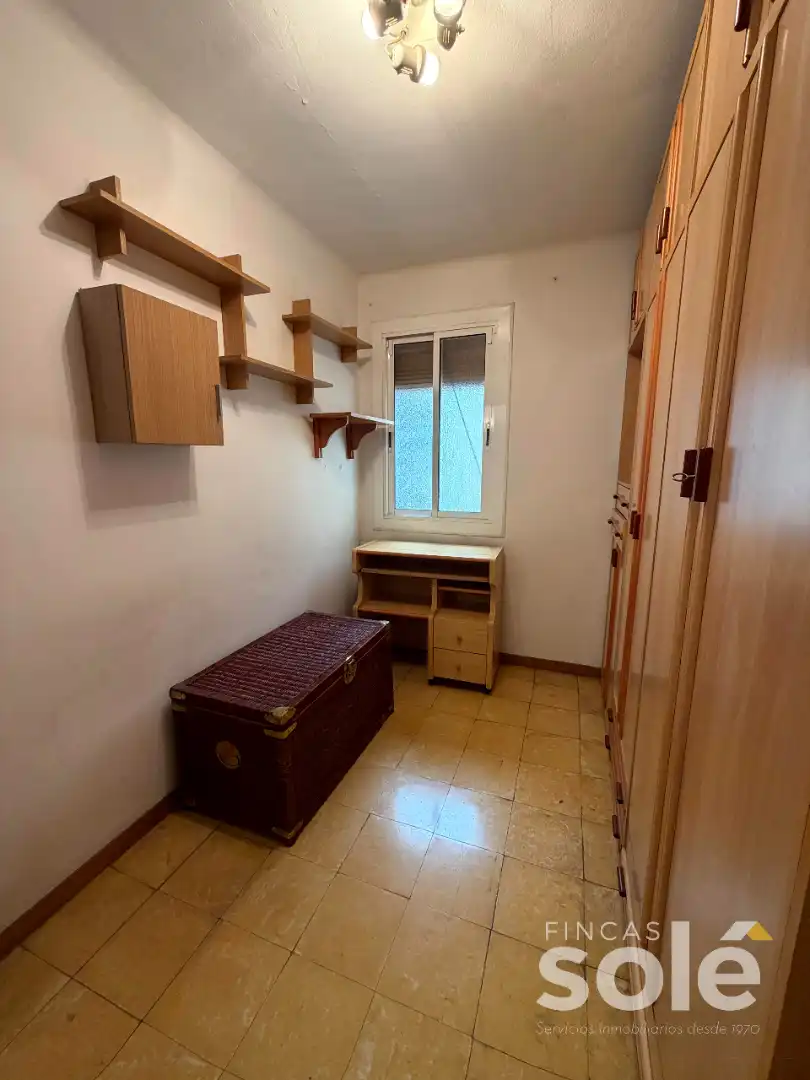 Dormitori de Pis en venda en Santa Coloma de Gramenet amb Moblat