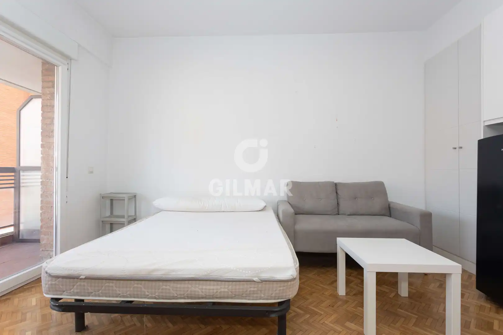 Habitación de Piso en venta en Madrid con Calefacción y Balcón