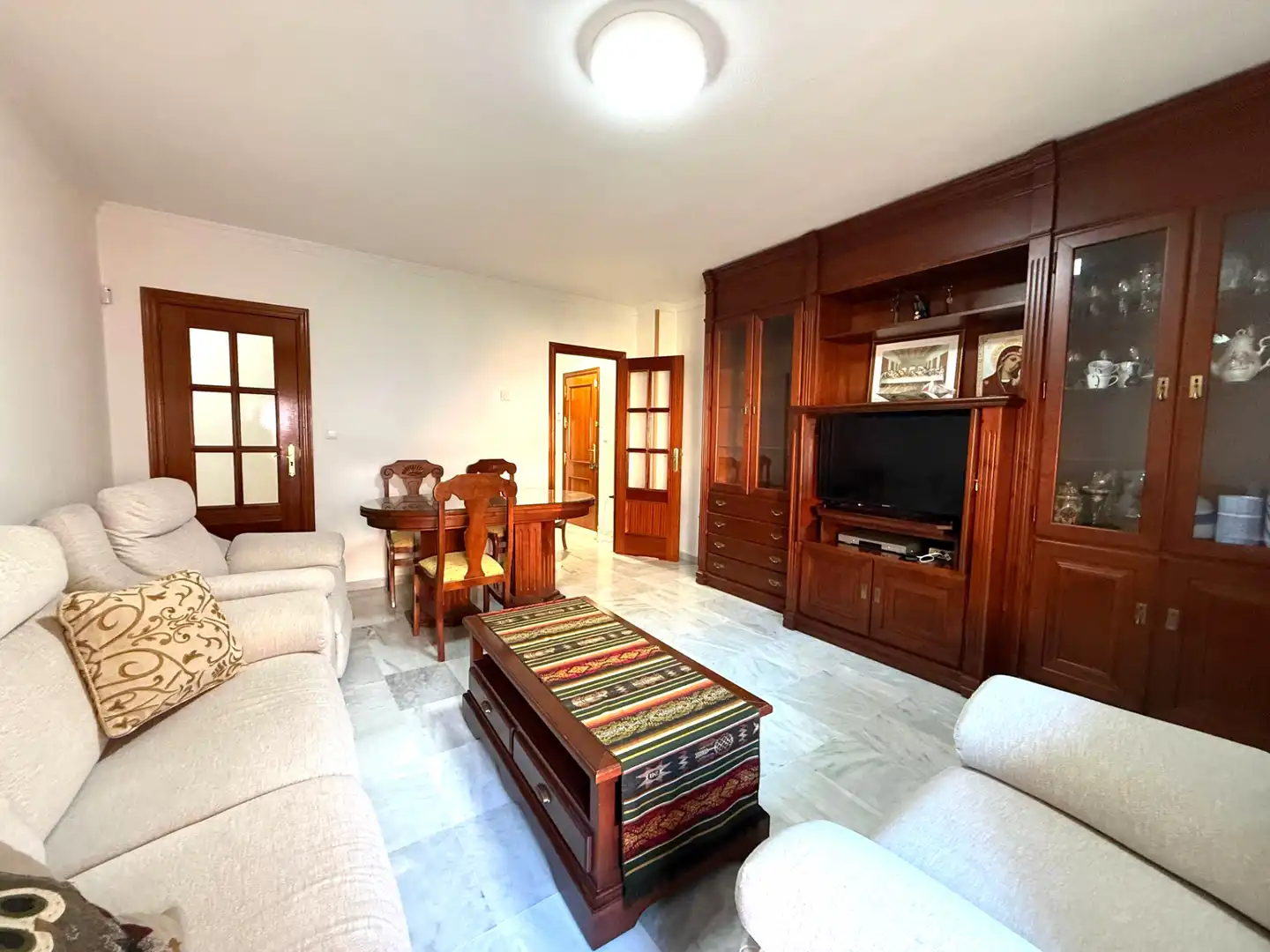 Living room of Flat for sale in Granada  with Air Conditioner, Heating and Furnished