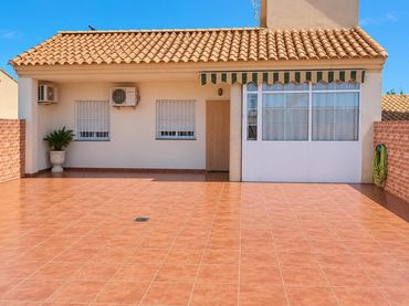 Adosado con jardín en venta en Pedanías Oeste