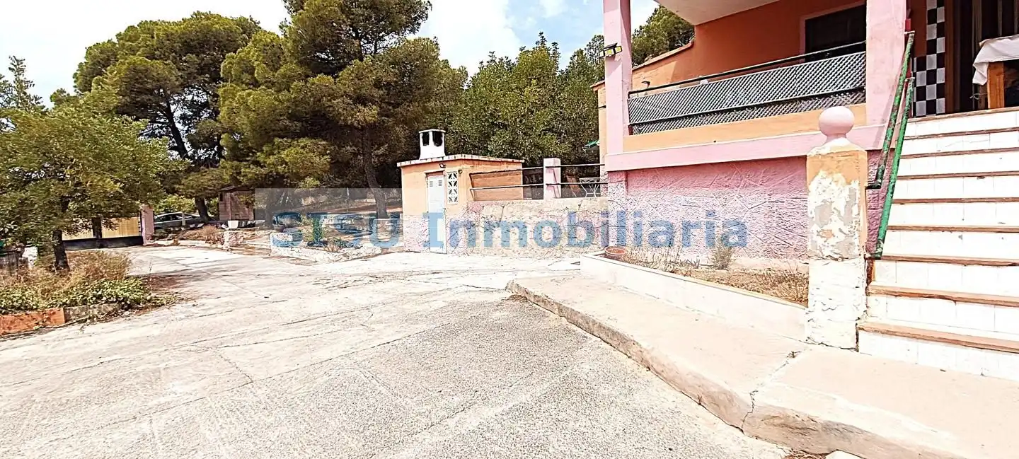 Vista exterior de Finca rústica en venda en Llíria amb Jardí privat, Terrassa i Piscina