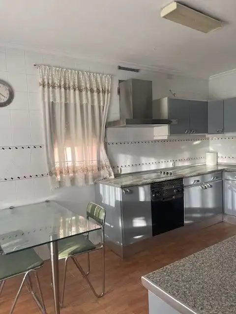 Cuina de Pis en venda en Sevilla amb Aire condicionat i Terrassa