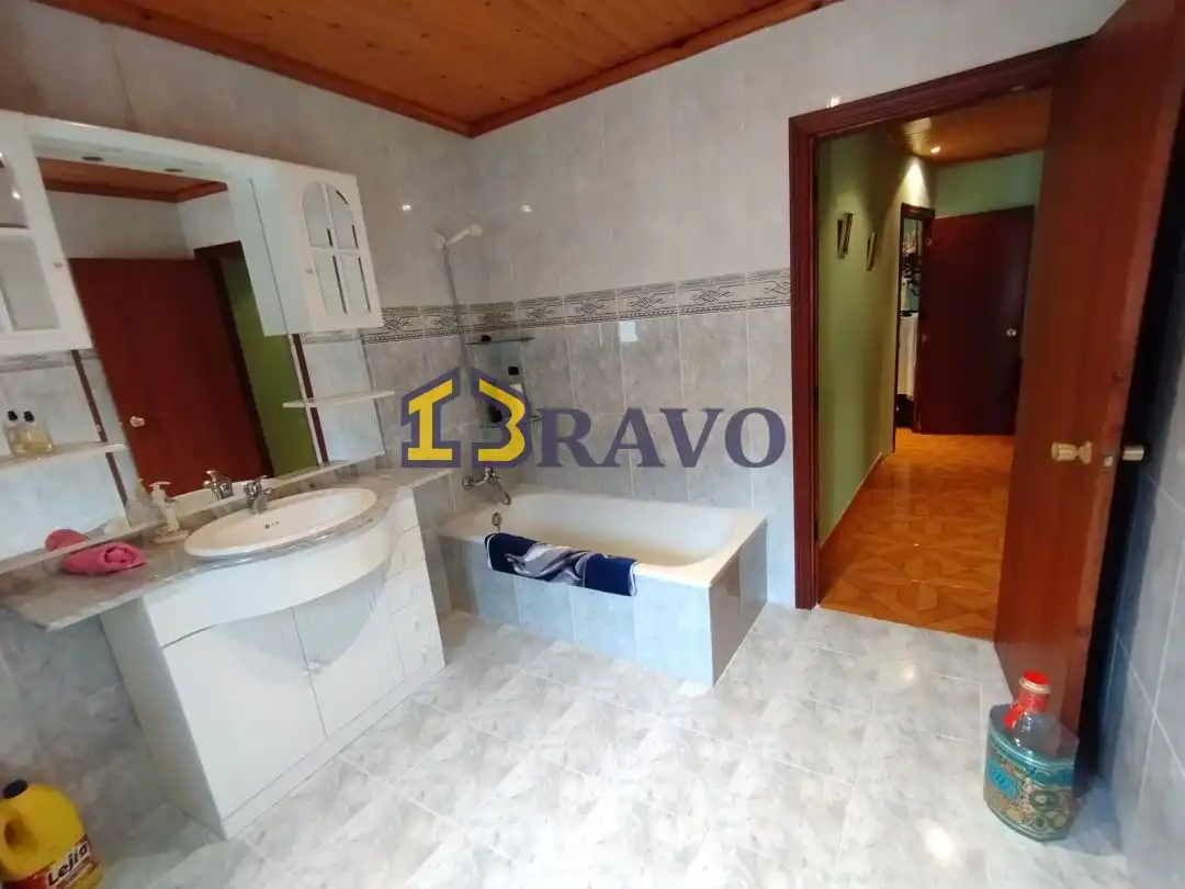 Baño de Casa o chalet en venta en Medina de Pomar con Calefacción, Jardín privado y Terraza