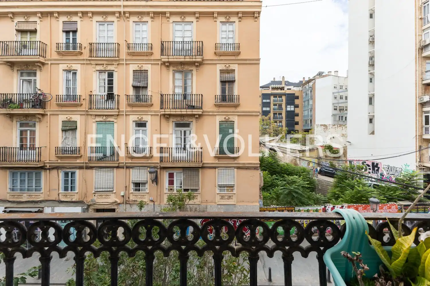 Exterior view of Houses for sale in Valencia  with Heating