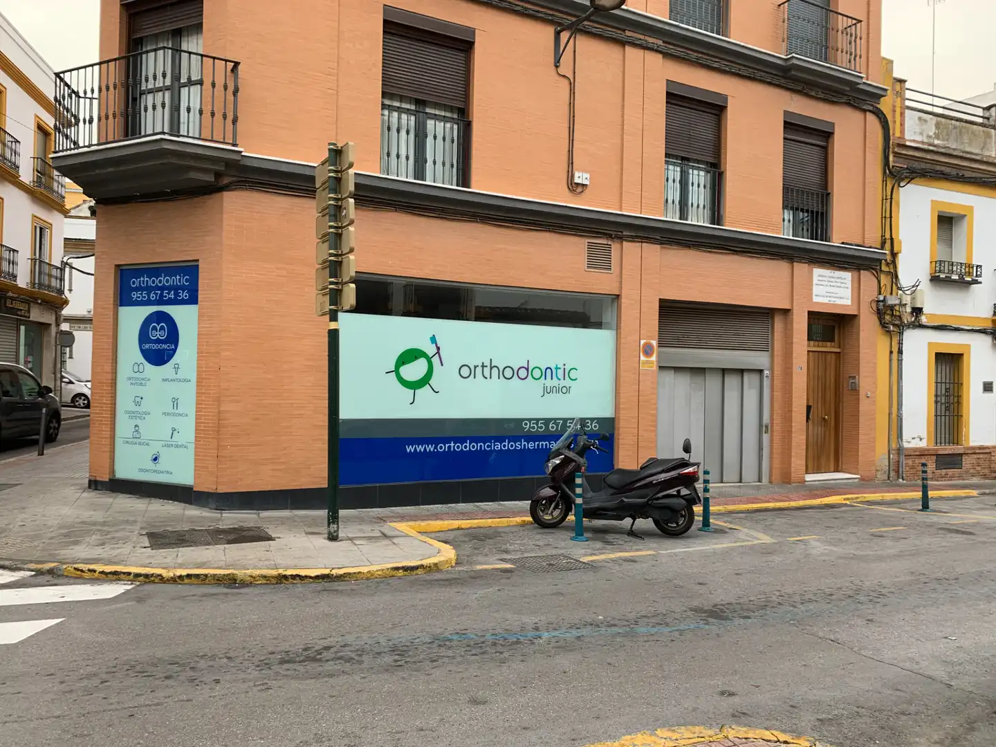 Vista exterior de Piso de alquiler en Dos Hermanas con Aire acondicionado, Amueblado y Horno