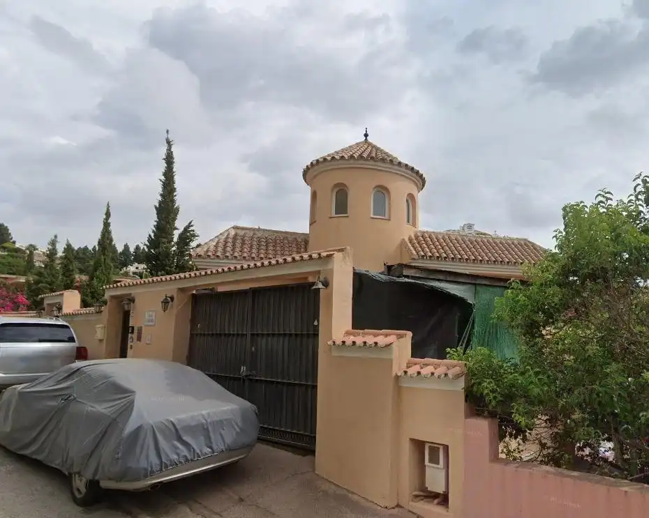 Chalet con piscina en venta en Calle de Córdoba de Calahonda