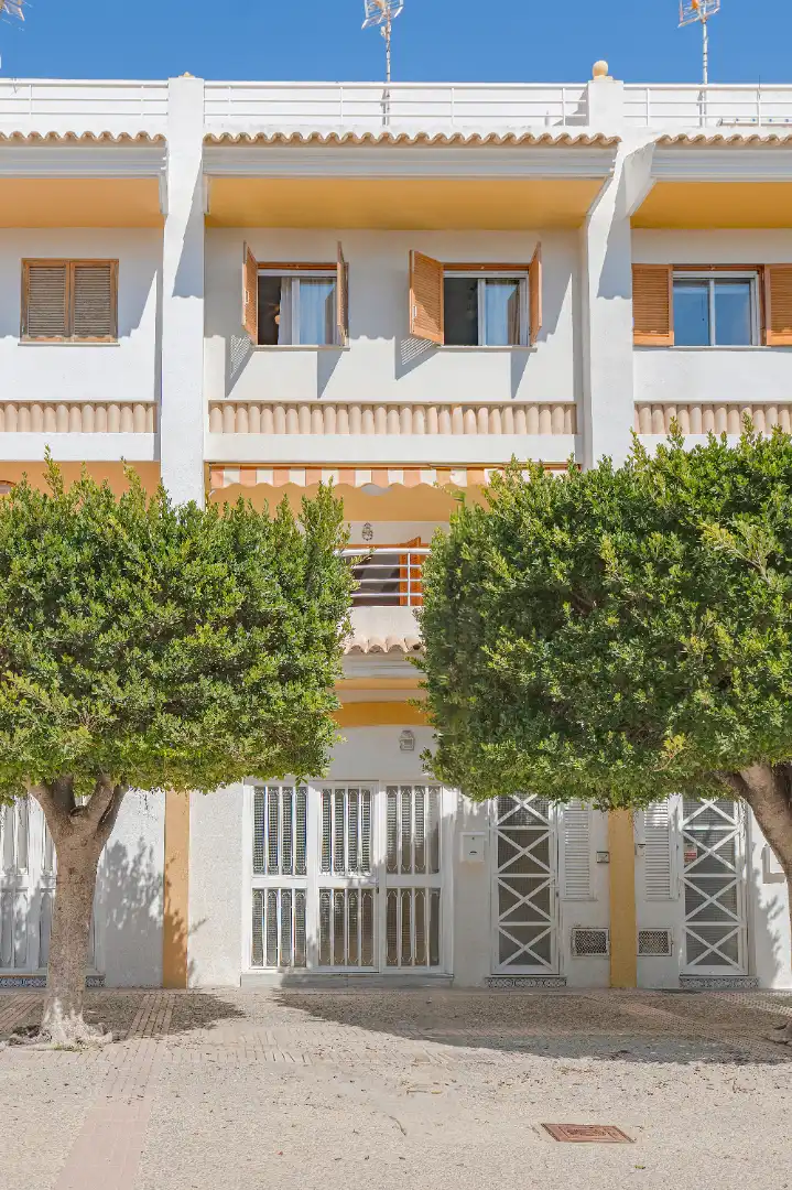 Vista exterior de Casa adosada en venta en Tavernes de la Valldigna con Terraza, Trastero y Microondas
