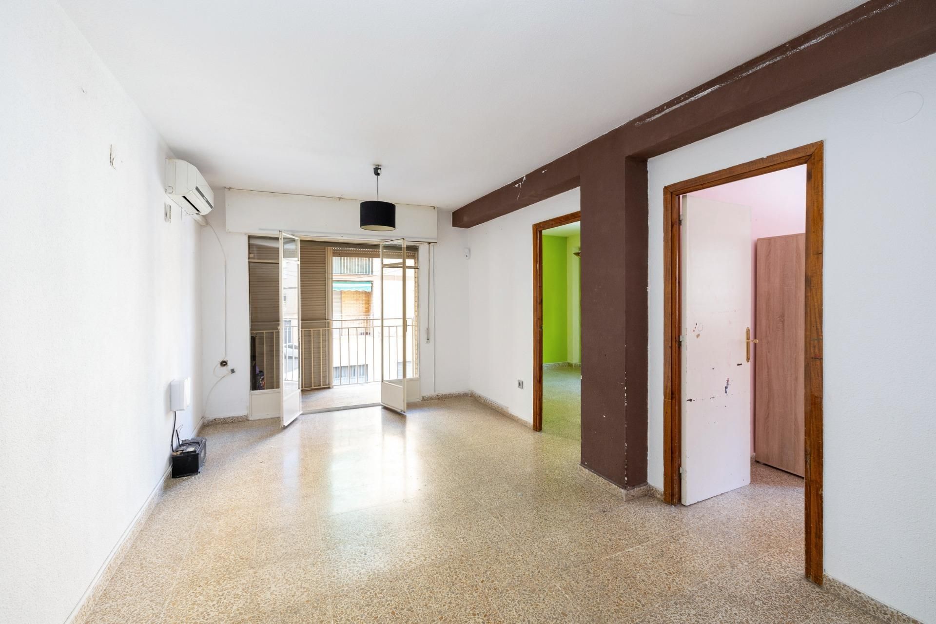 Flat for sale in  Granada Capital  with Air Conditioner, Terrace and Balcony