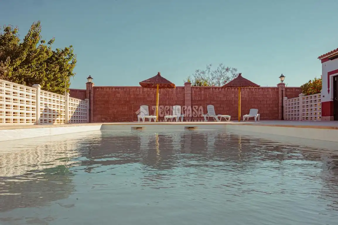 Swimming pool of Country homes for sale in Puente Genil  with Air Conditioner, Heating and Furnished