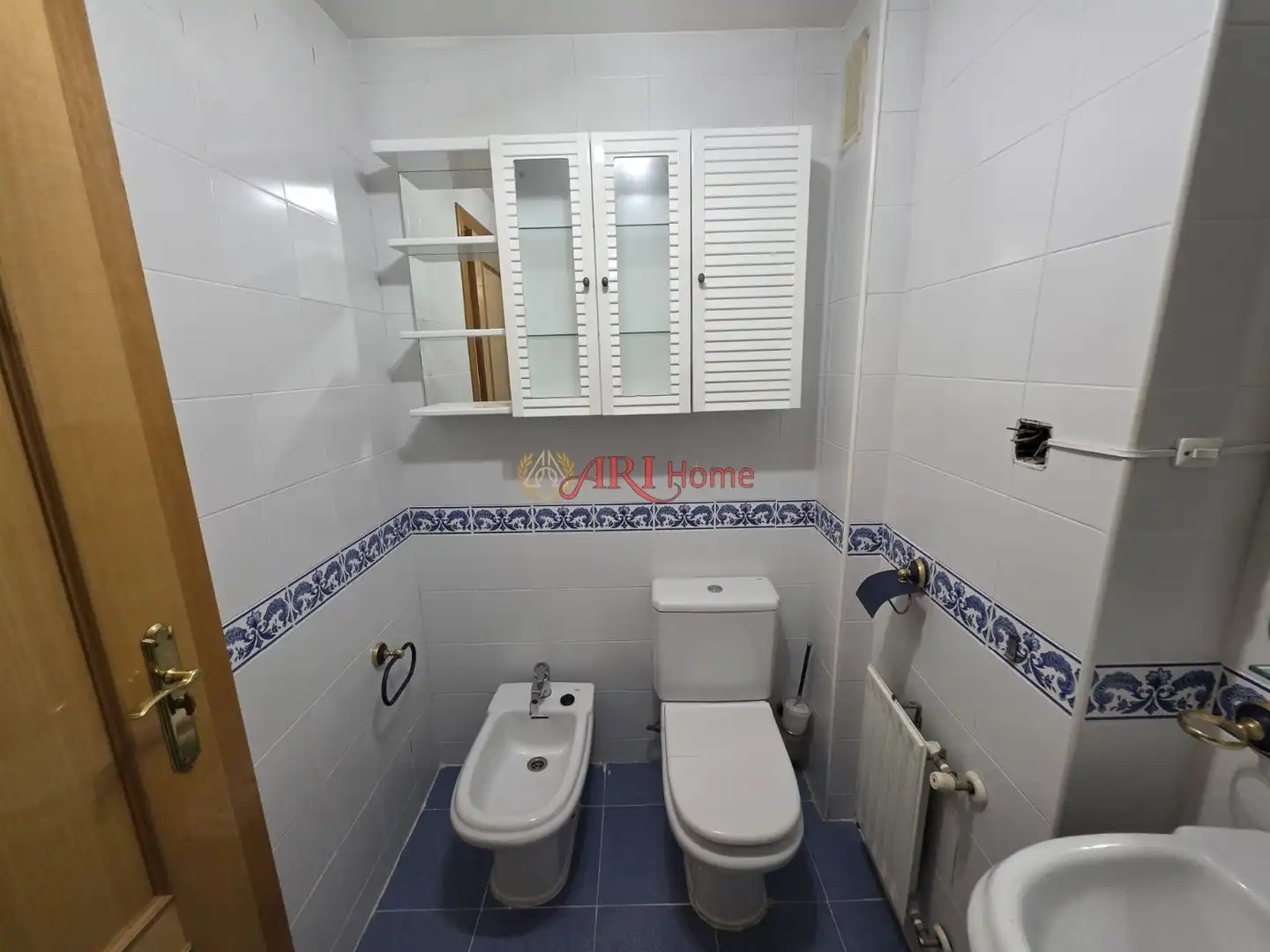Bathroom of Flat for sale in Fuenlabrada  with Air Conditioner, Heating and Swimming Pool