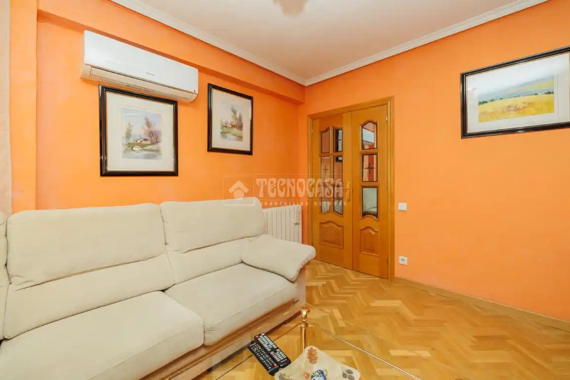 Living room of Flat for sale in Madrid  with Air Conditioner and Heating
