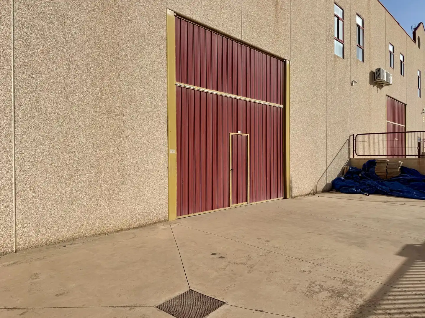 Exterior view of Industrial buildings for rent in Aspe