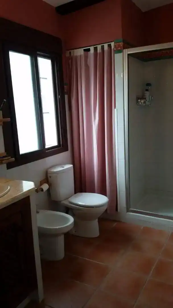Bany de Finca rústica en venda en Peñaflor amb Aire condicionat, Jardí privat i Traster