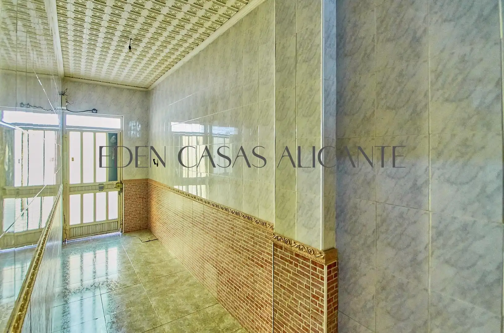 Casa adosada en venda en El Campello amb Jardí privat, Terrassa i Traster