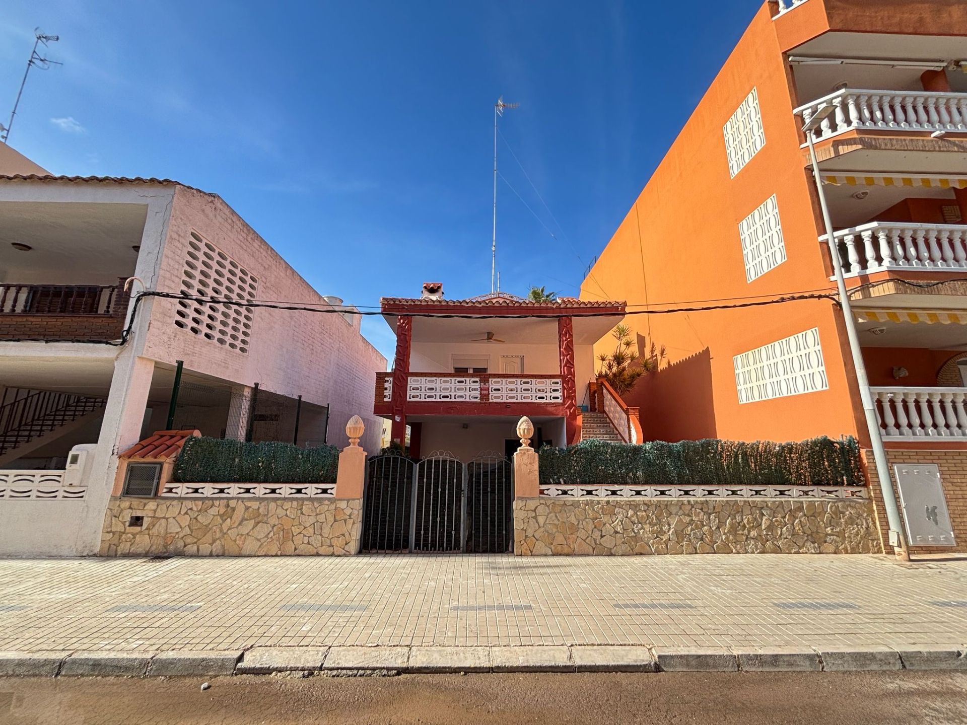 Exterior view of House or chalet for sale in Chilches / Xilxes  with Air Conditioner, Terrace and Storage room