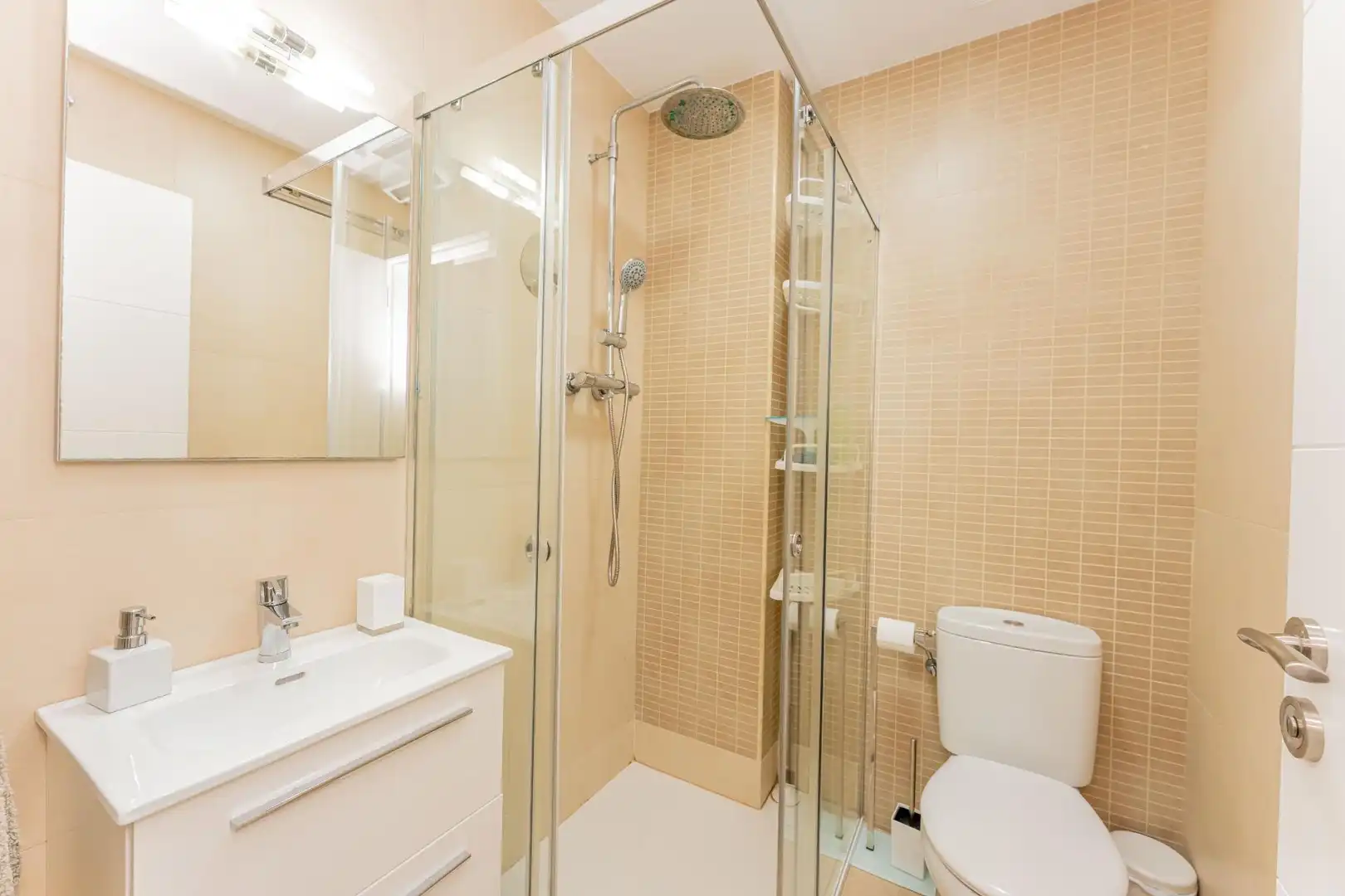 Baño de Piso en venta en Viladecans con Calefacción, Parquet y Terraza