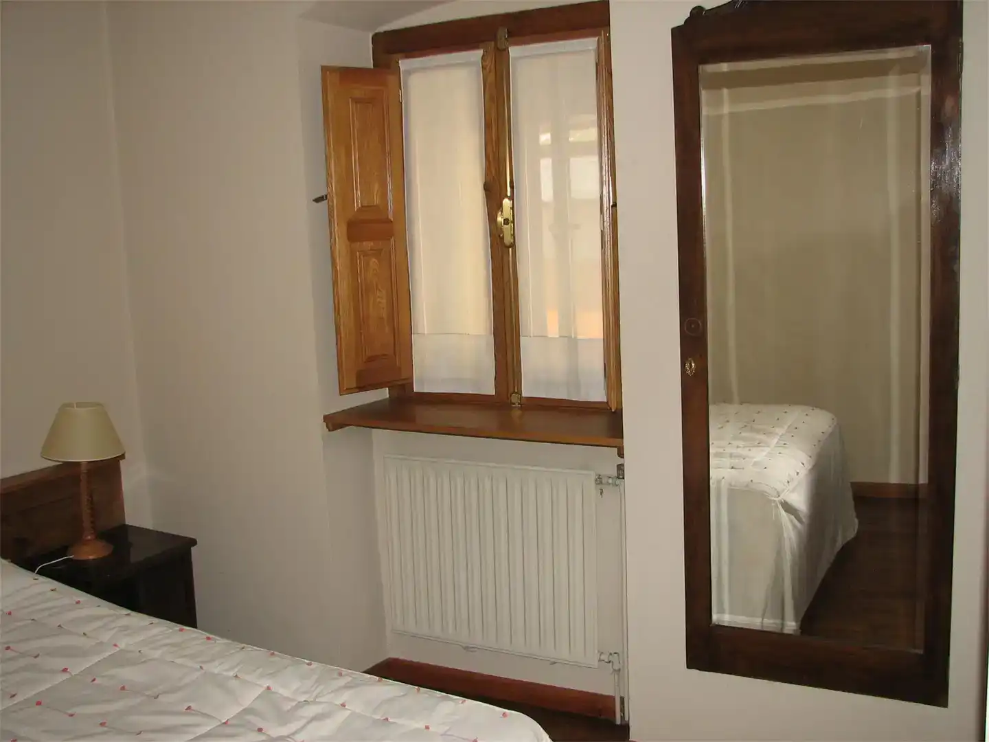 Dormitori de Casa adosada en venda en Villablino amb Parquet, Moblat i Forn