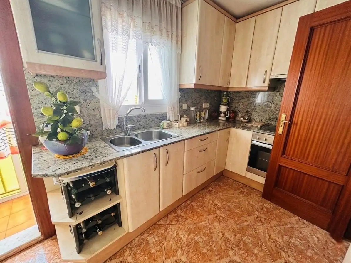 Cocina de Piso en venta en L'Hospitalet de Llobregat con Amueblado y Balcón