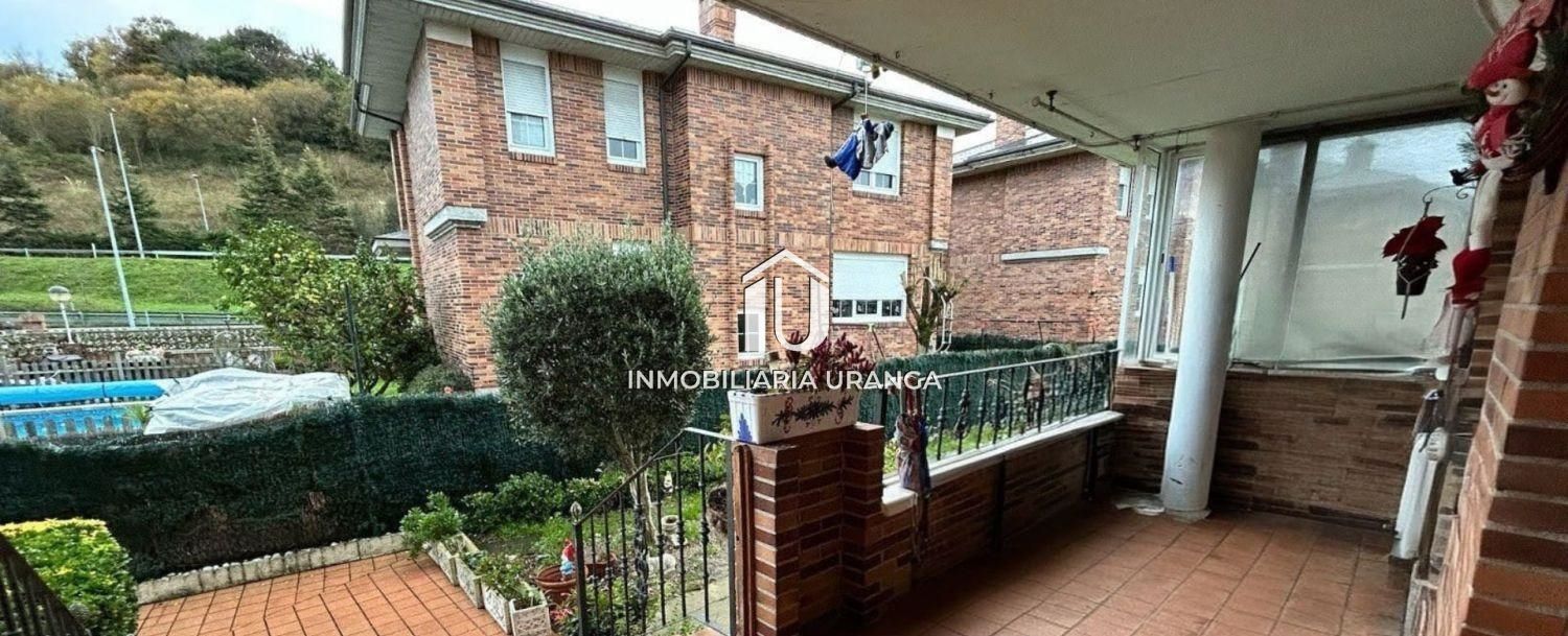 Vista exterior de Casa o chalet en venta en Laredo con Calefacción, Jardín privado y Trastero