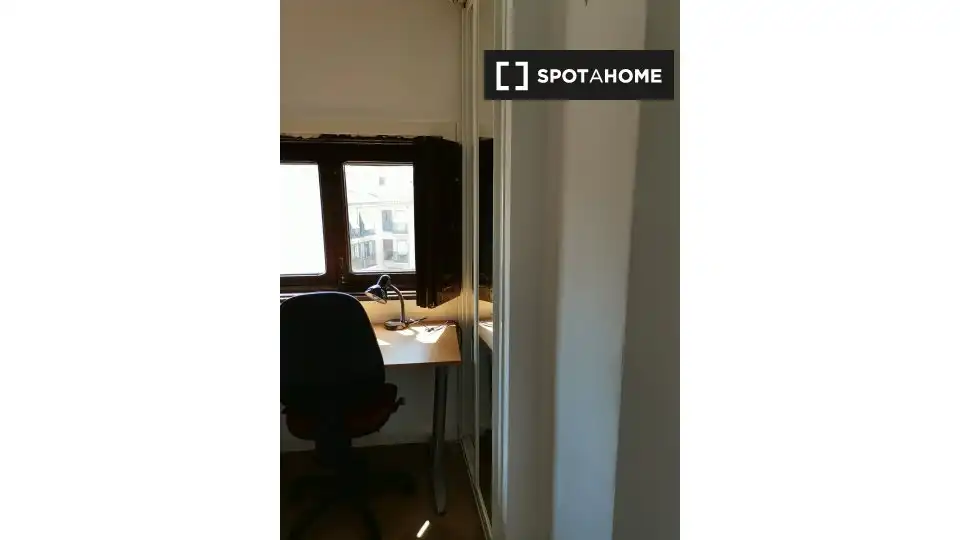 Habitación de Piso de alquiler en Alcalá de Henares con Aire acondicionado, Calefacción y Amueblado