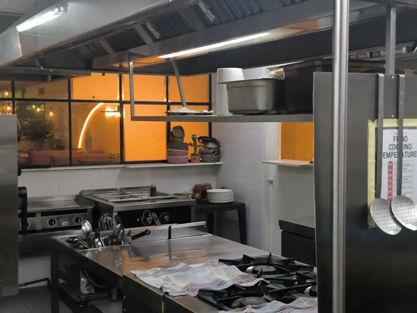 Cuina de Local de lloguer en Madrid amb Aire condicionat