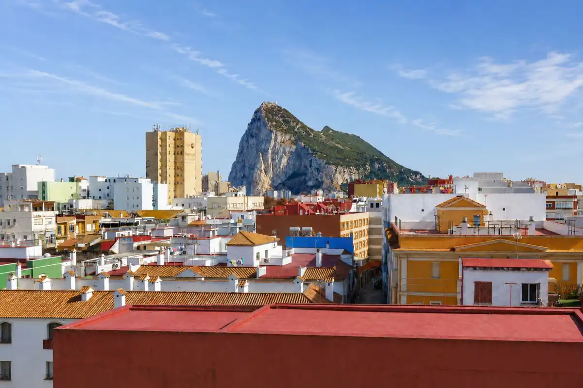 Vista exterior de Ático en venta en La Línea de la Concepción con Terraza