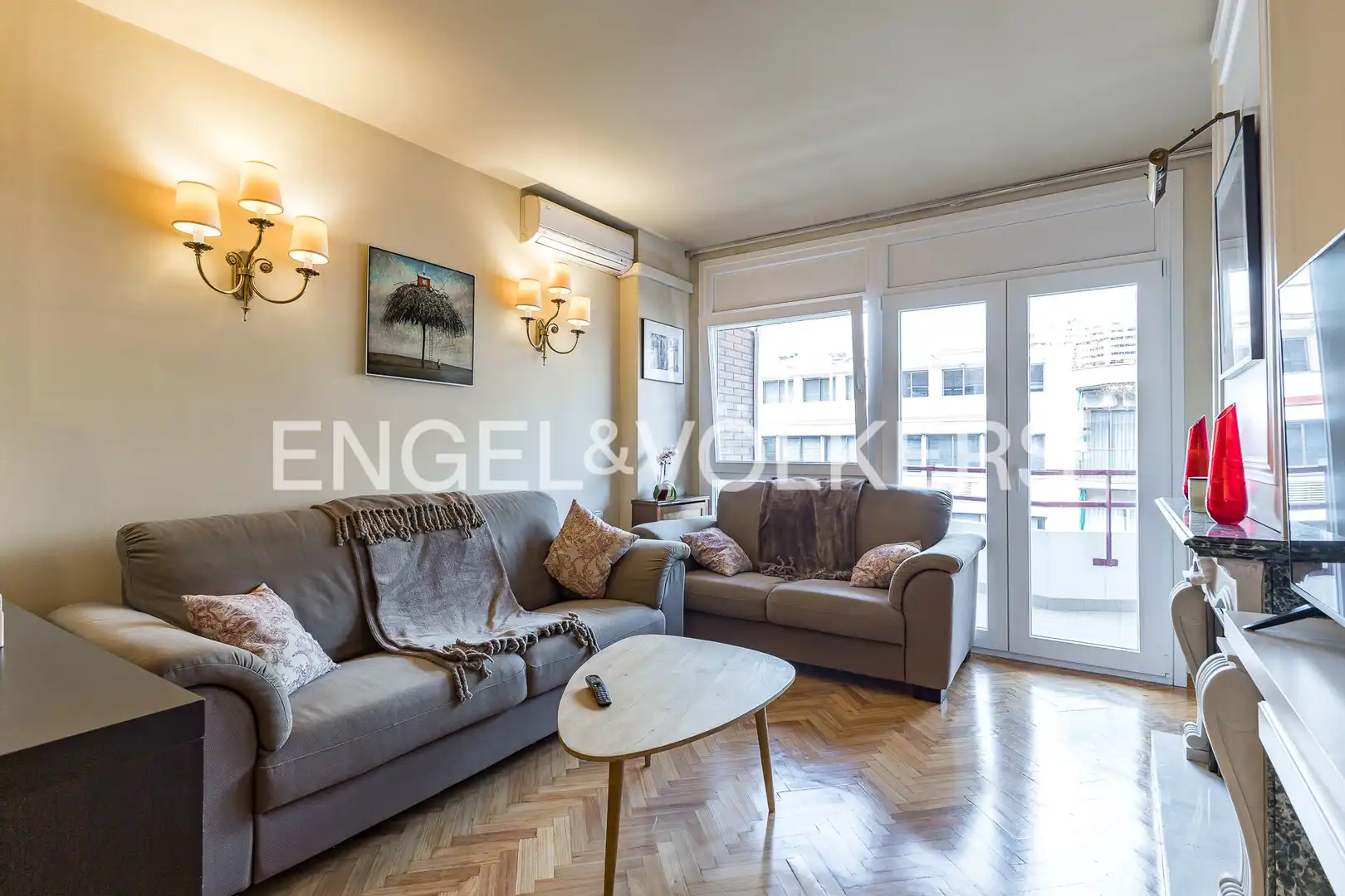 Sala de estar de Piso en venta en Barcelona con Calefacción, Parquet y Amueblado