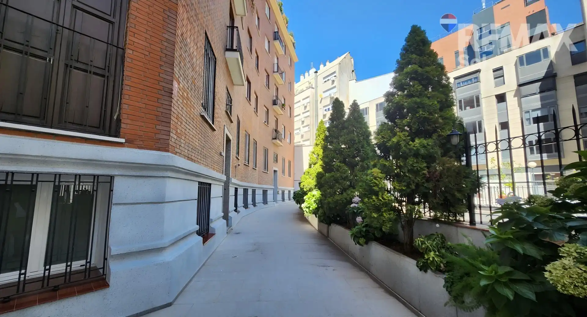 Exterior view of Flat for sale in Madrid  with Air Conditioner and Furnished