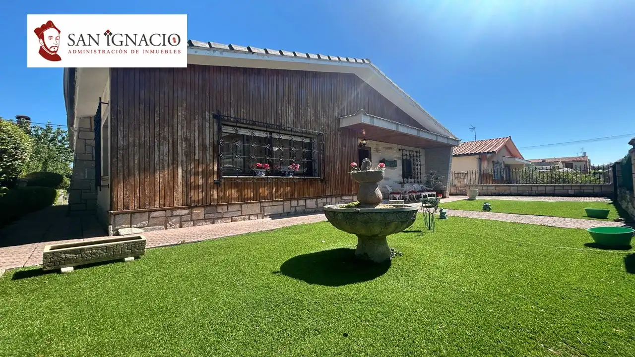 Vista exterior de Casa o chalet en venta en Villarcayo de Merindad de Castilla la Vieja con Calefacción, Jardín privado y Piscina