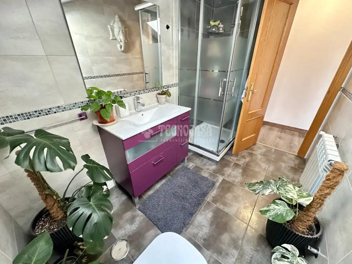 Baño de Casa adosada en venta en Pioz con Calefacción, Jardín privado y Parquet