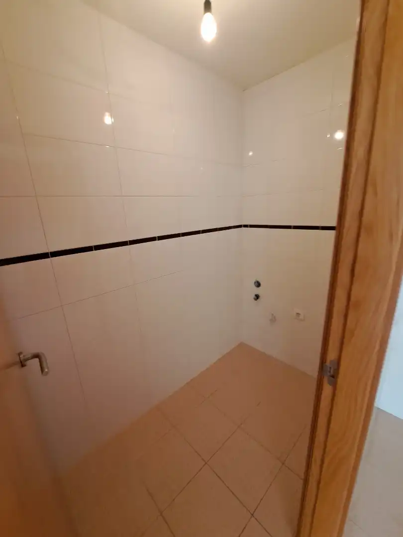 Badezimmer von Wohnungen zur Miete in Chozas de Abajo mit Heizung, Parkett und Terrasse