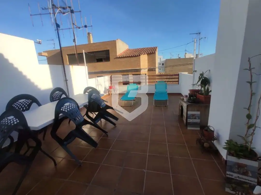 Casa a schiera con terrazza in vendita a Avenida Alemania-Italia
