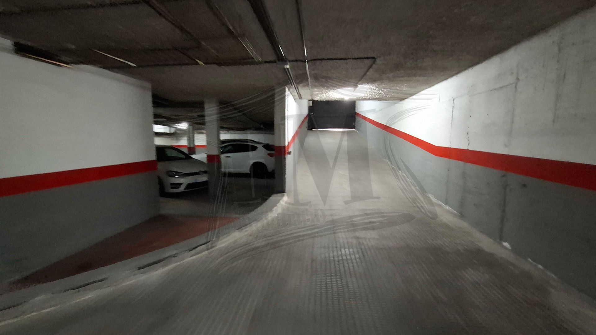 Parking de Dúplex en venta en Torres de la Alameda con Calefacción, Parquet y Terraza