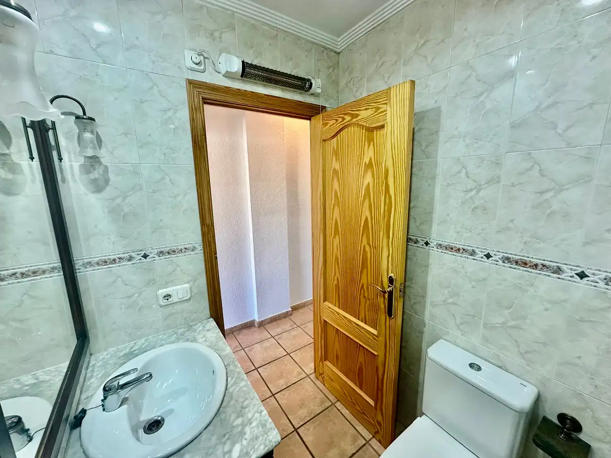 Bany de Casa adosada en venda en Santa Pola amb Aire condicionat, Jardí privat i Terrassa