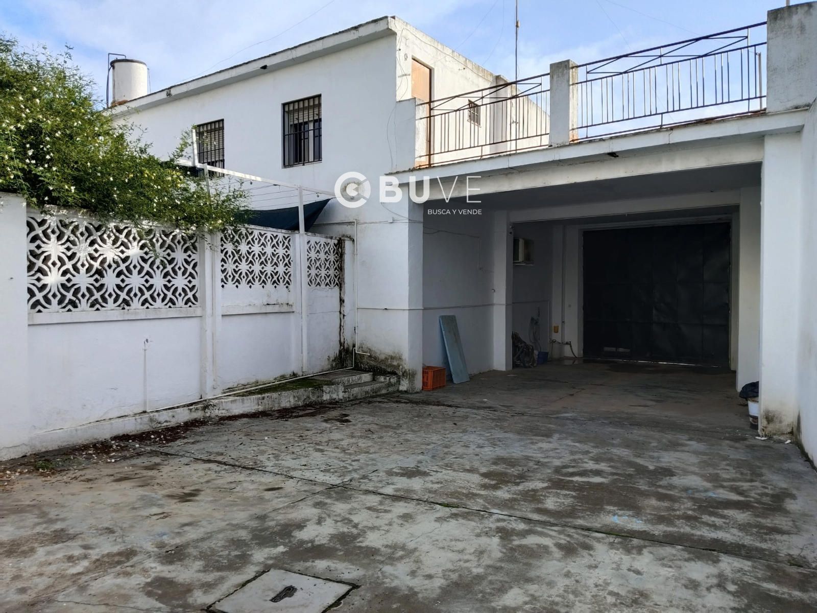 Vista exterior de Casa o xalet en venda en Utrera amb Aire condicionat, Terrassa i Traster